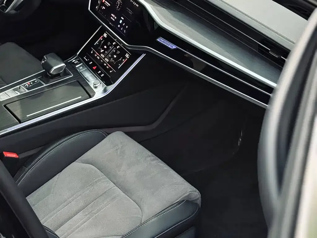 Audi A6L — фото 10