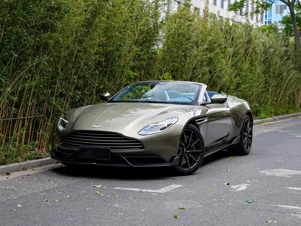 Aston Martin DB11 — фото 1