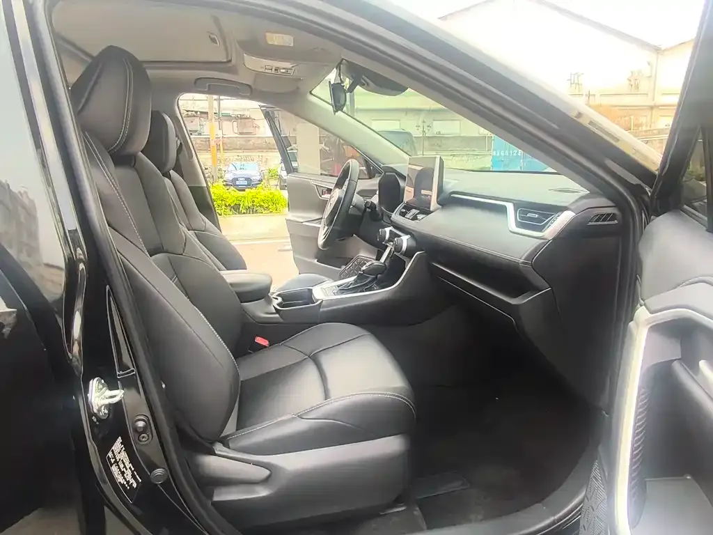 Toyota Wildlander 2022 из CN, фото 2