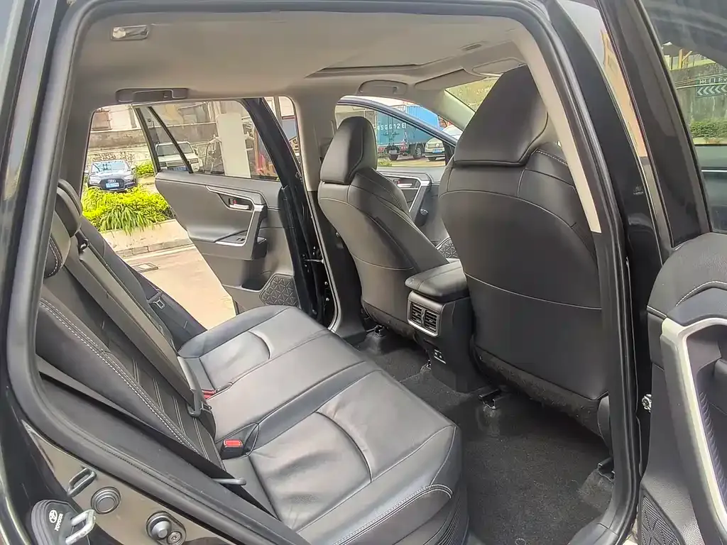 Toyota Wildlander 2022 из CN, фото 4