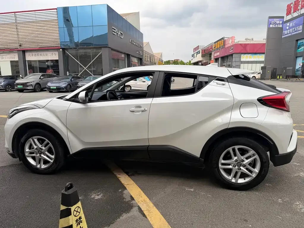 Toyota C-HR — фото 10