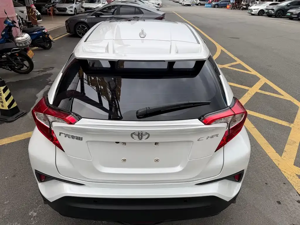 Toyota C-HR — фото 9