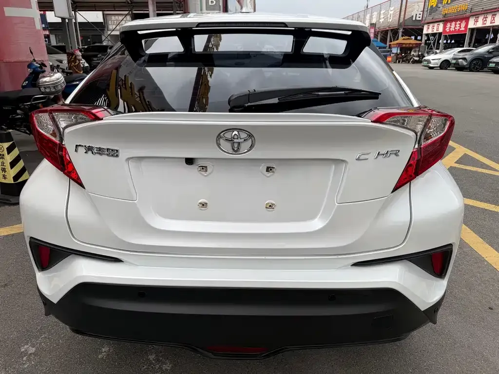 Toyota C-HR — фото 4