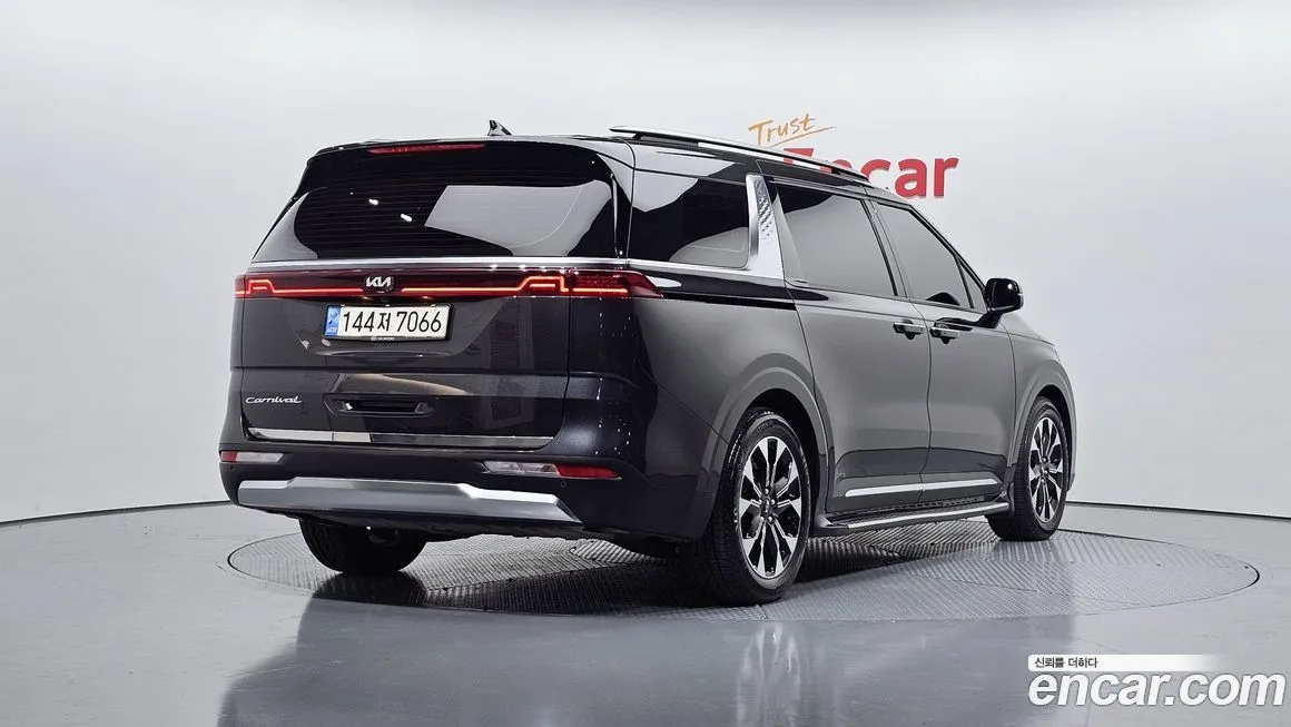 Kia Carnival — фото 10