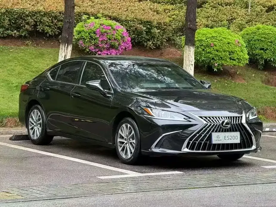 Lexus ES — фото 1