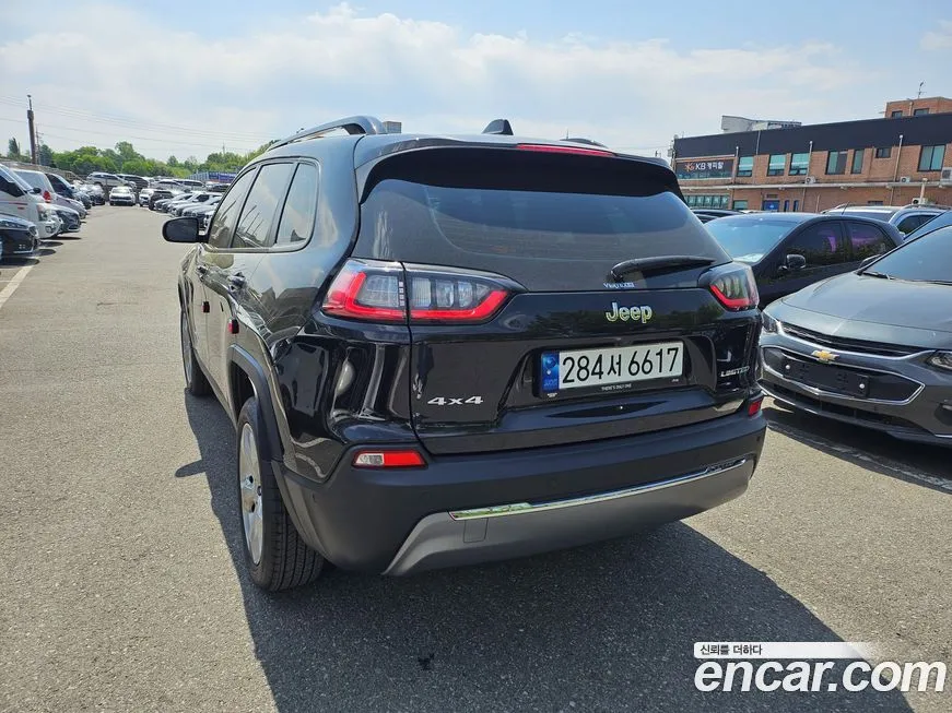 Jeep Cherokee — фото 5