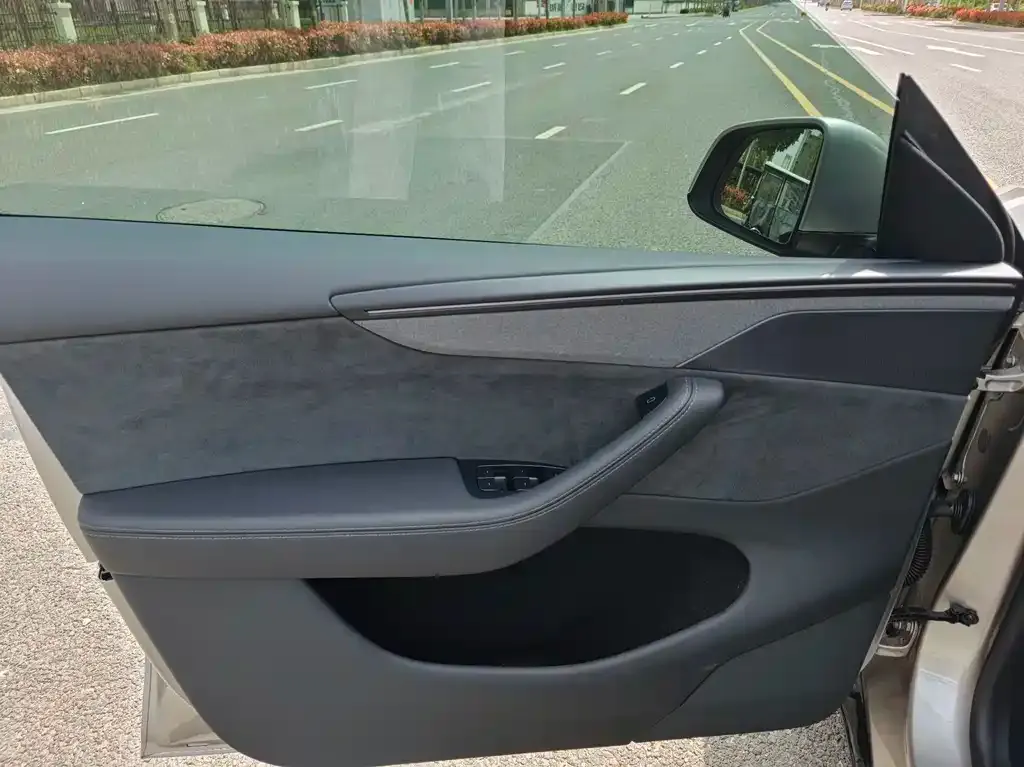 Tesla Model Y L 2025 из CN, фото 4