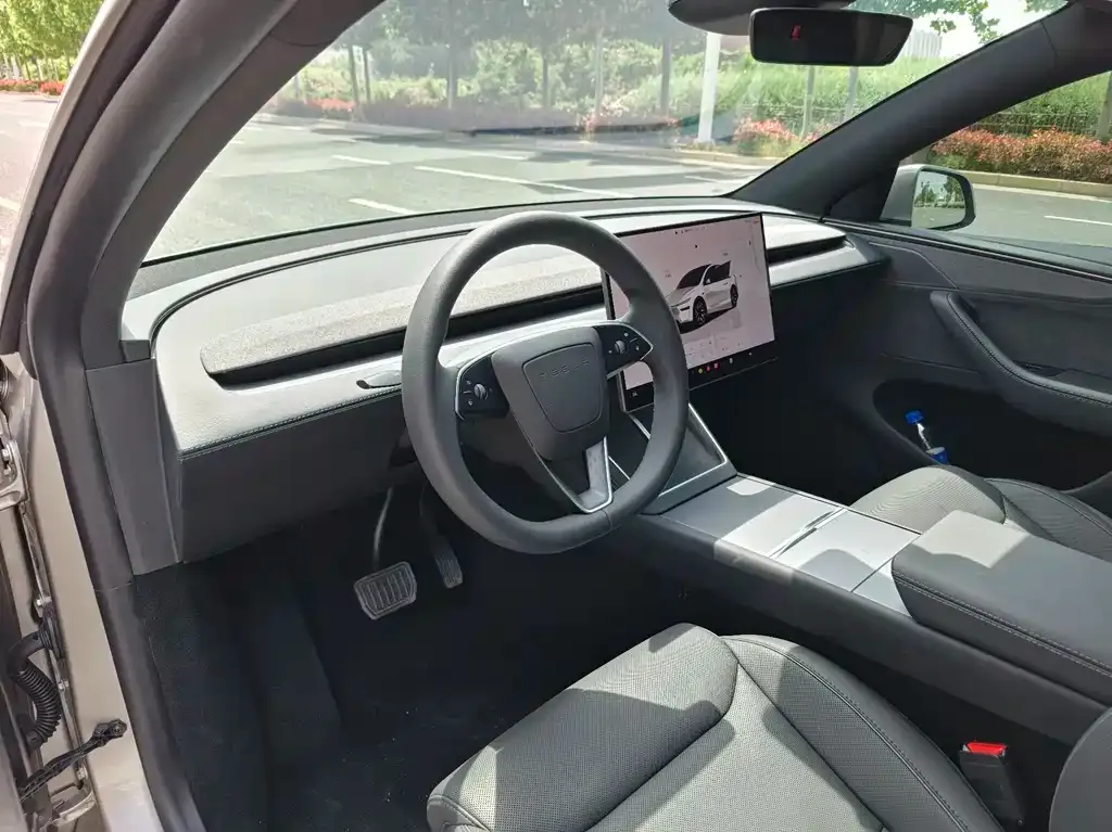 Tesla Model Y L 2025 из CN, фото 2