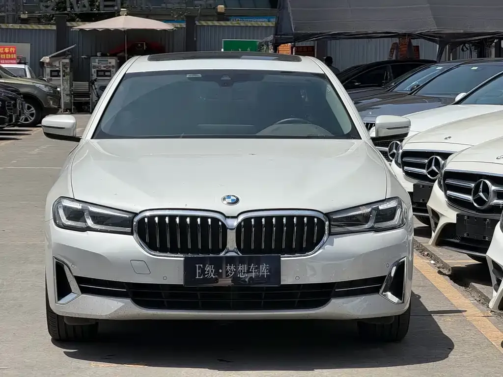 BMW 5 Series — фото 1