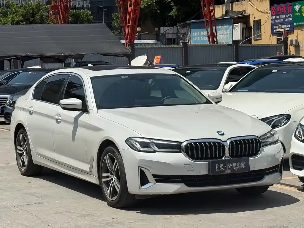 BMW 5 Series — фото 8