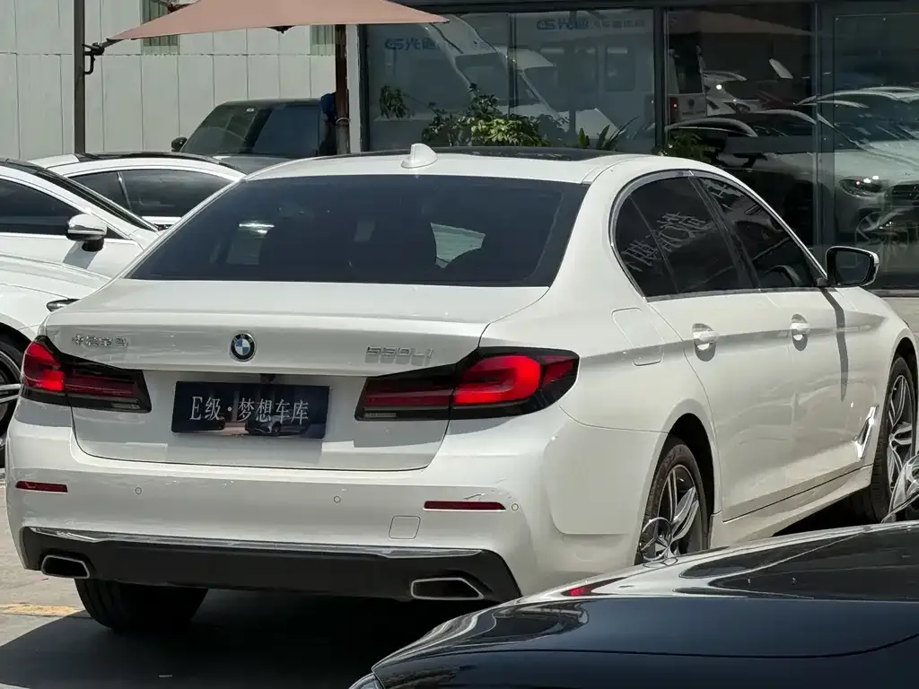 BMW 5 Series — фото 10