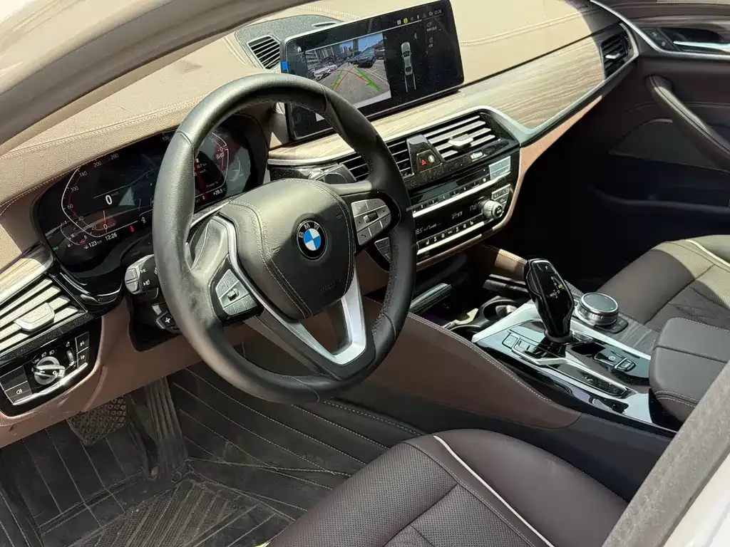 BMW 5 Series — фото 9