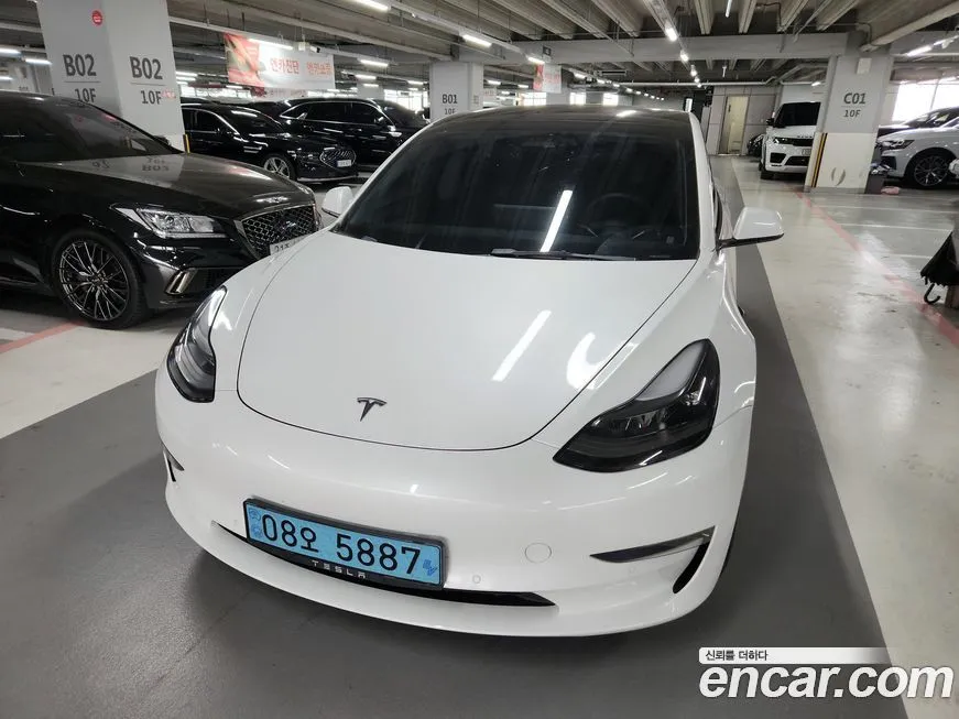 Tesla Model 3 — фото 1