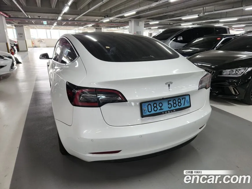 Tesla Model 3 — фото 9