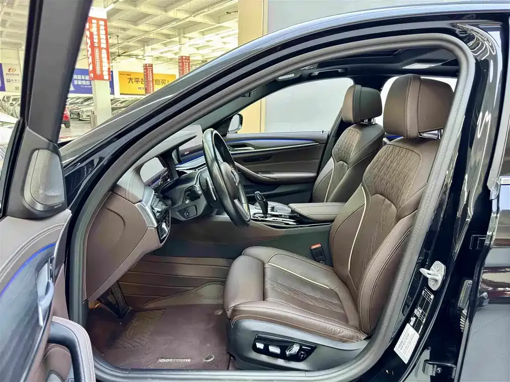 BMW 5 Series 2023 из CN, фото 6