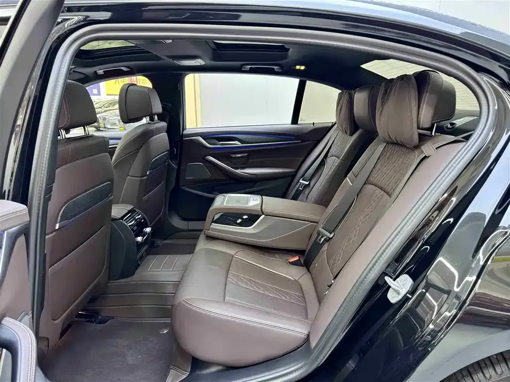 BMW 5 Series 2023 из CN, фото 5