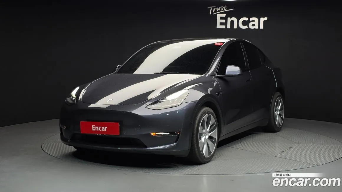 Tesla Model Y — фото 1