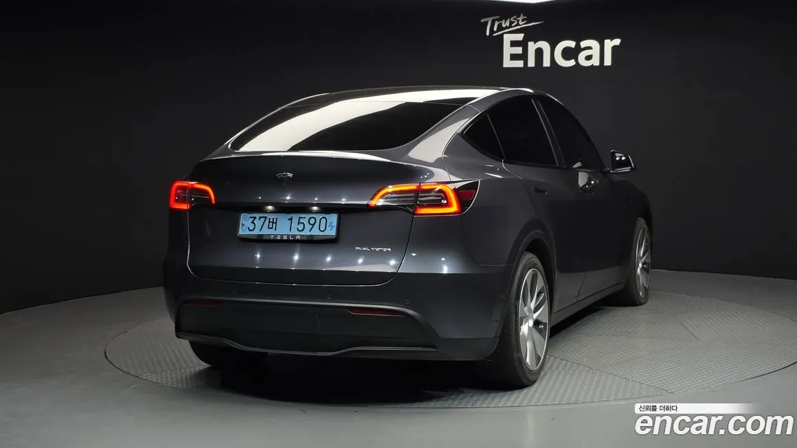 Tesla Model Y — фото 10