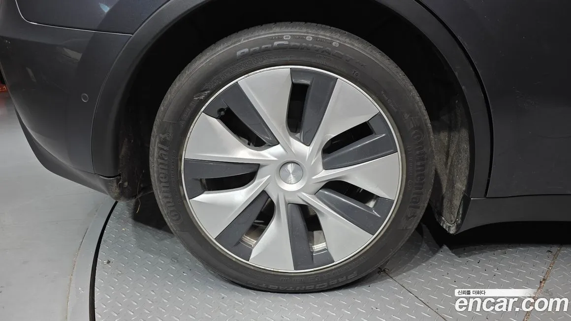 Tesla Model Y — фото 9