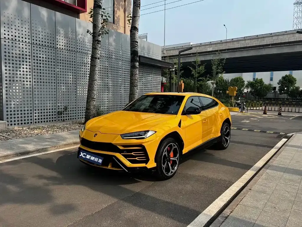 Lamborghini Urus — фото 1
