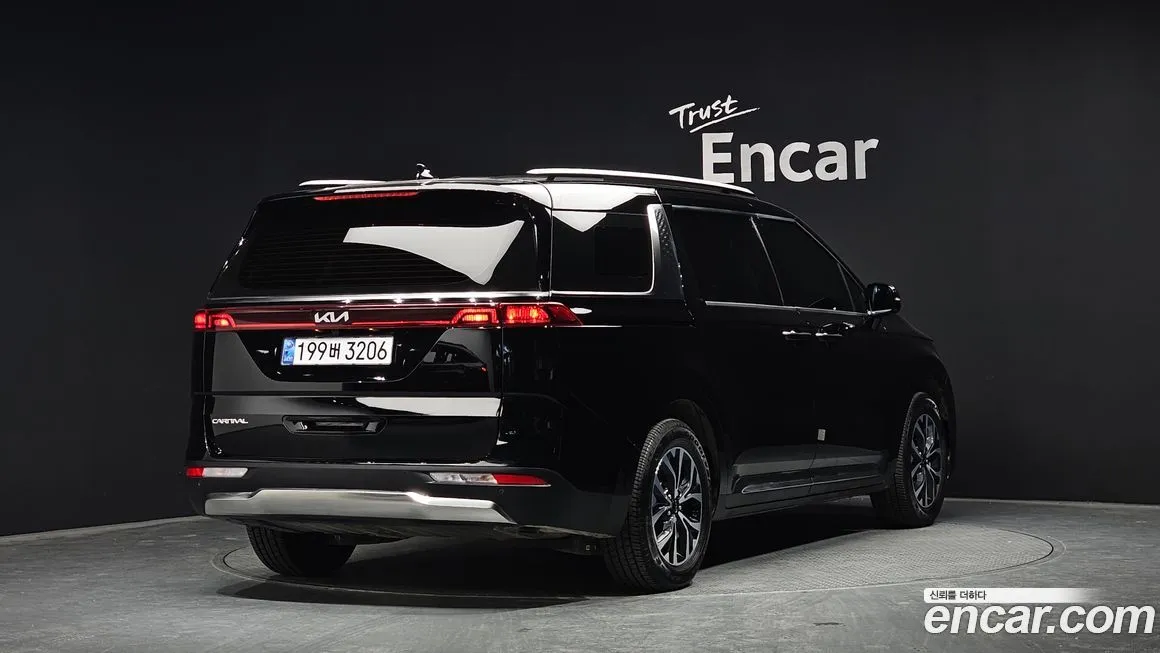 Kia Carnival — фото 10