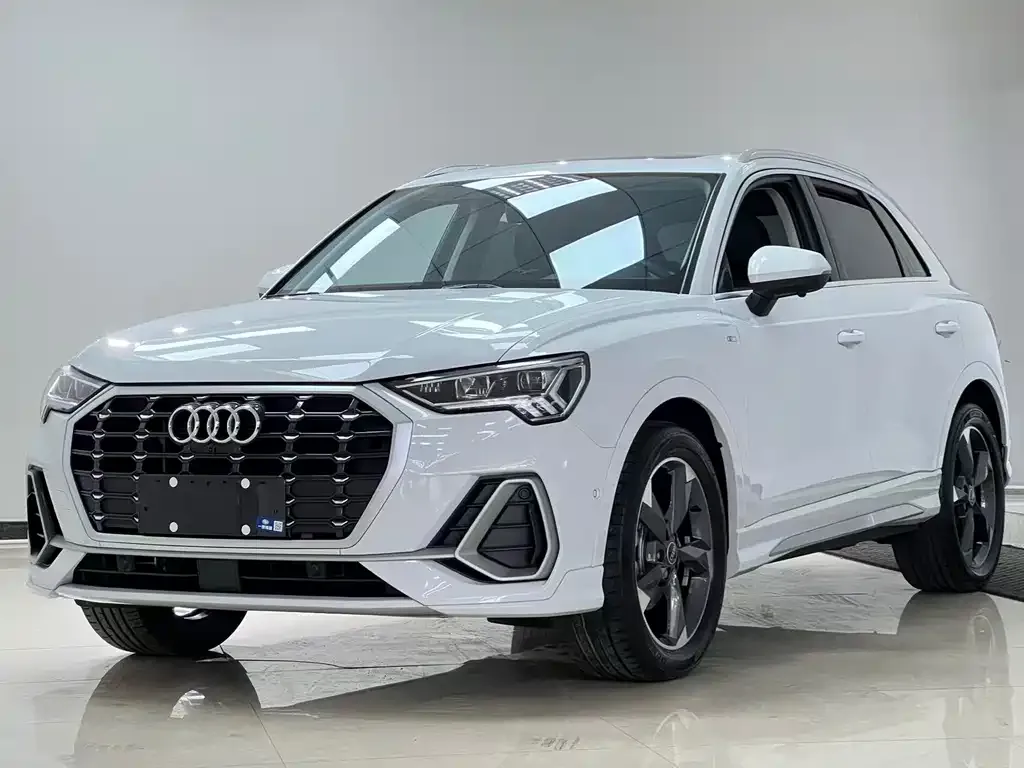 Audi Q3 — фото 1