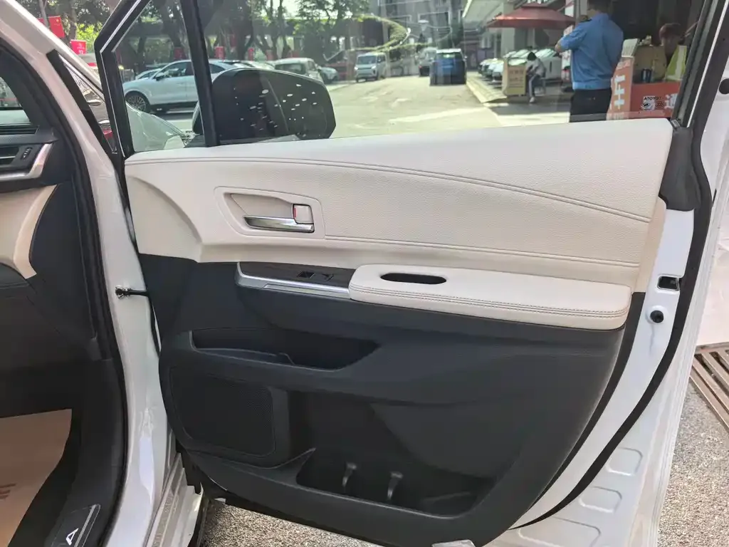 Toyota Sienna — фото 2