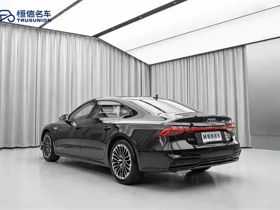 Audi A7L — фото 9