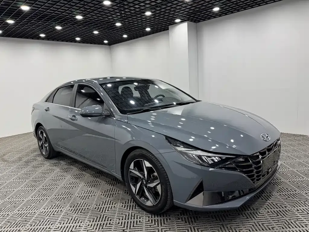 Hyundai Elantra — фото 1
