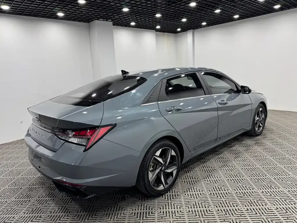 Hyundai Elantra — фото 8