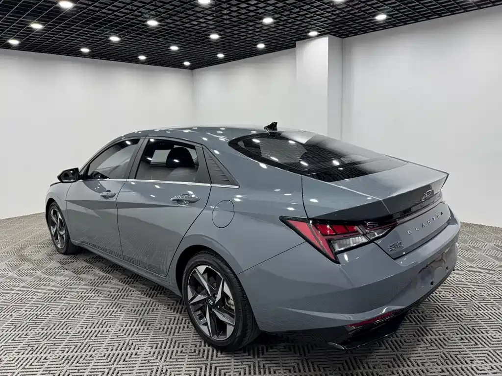Hyundai Elantra — фото 9