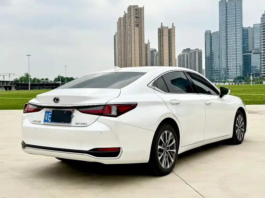 Lexus ES — фото 4