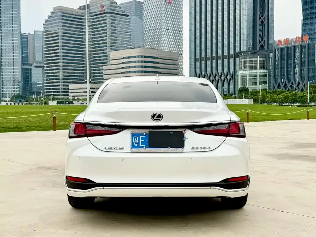 Lexus ES — фото 9