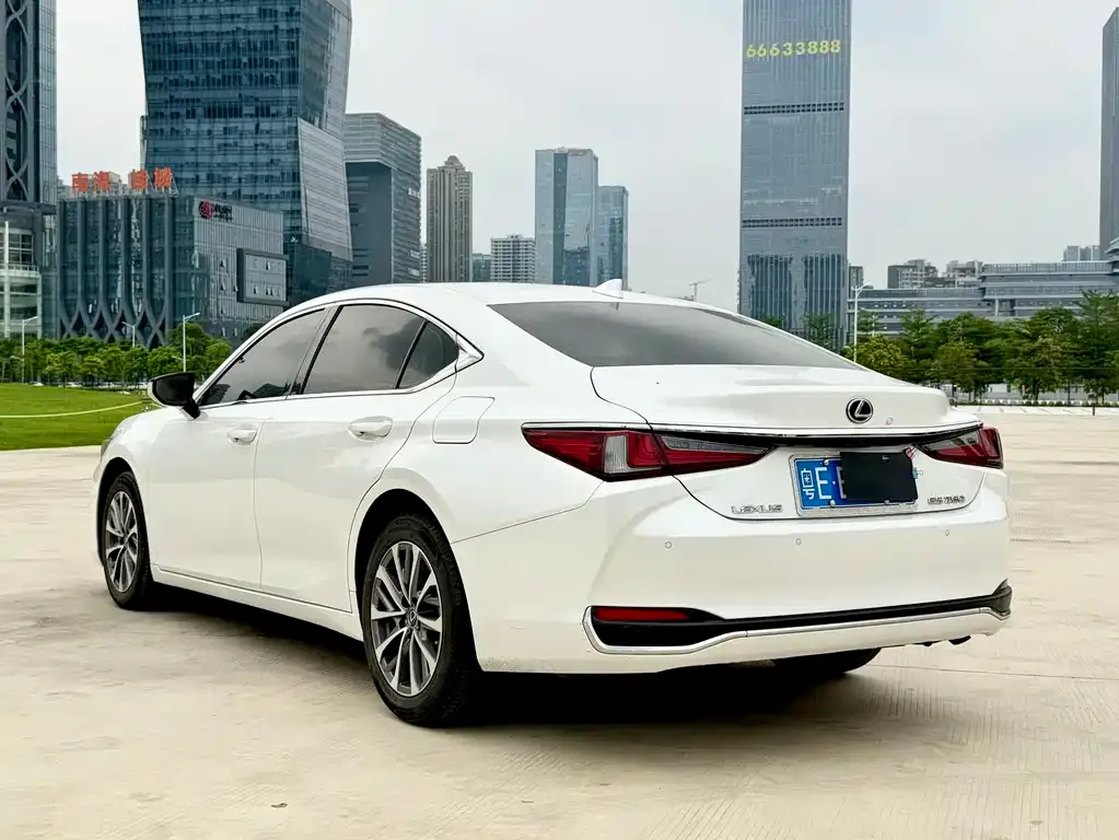 Lexus ES — фото 7