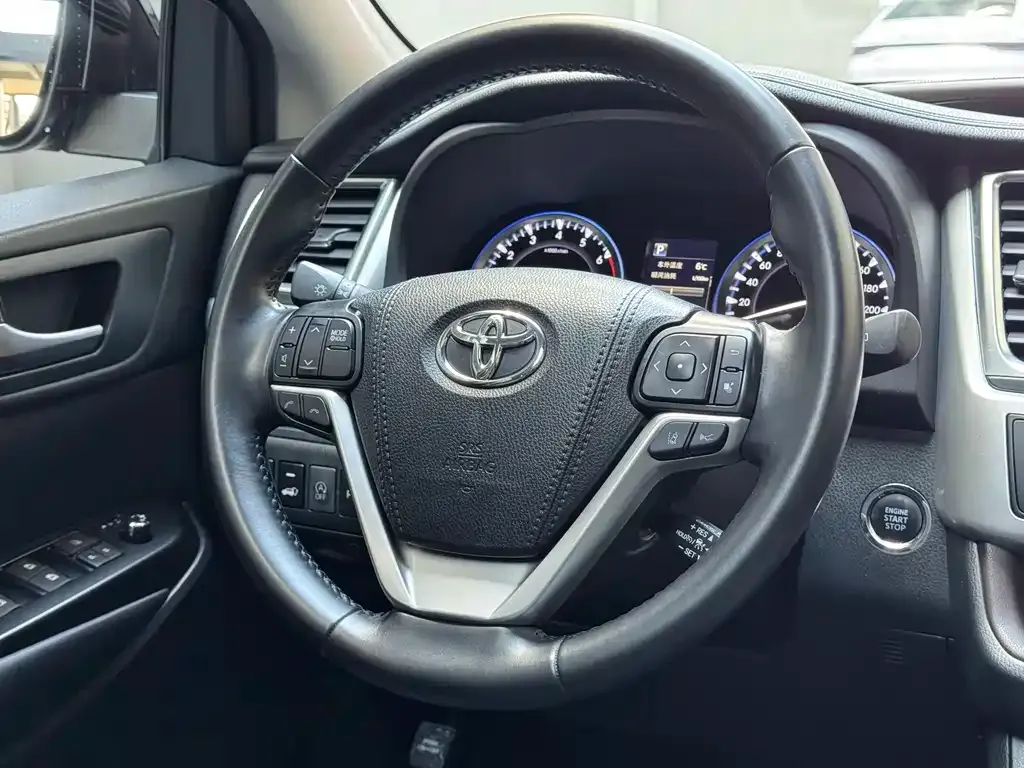 Toyota Highlander — фото 5