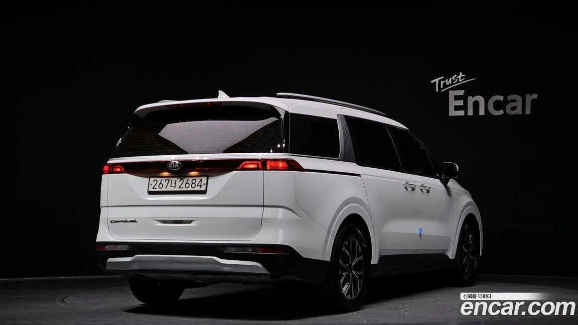 Kia Carnival — фото 4