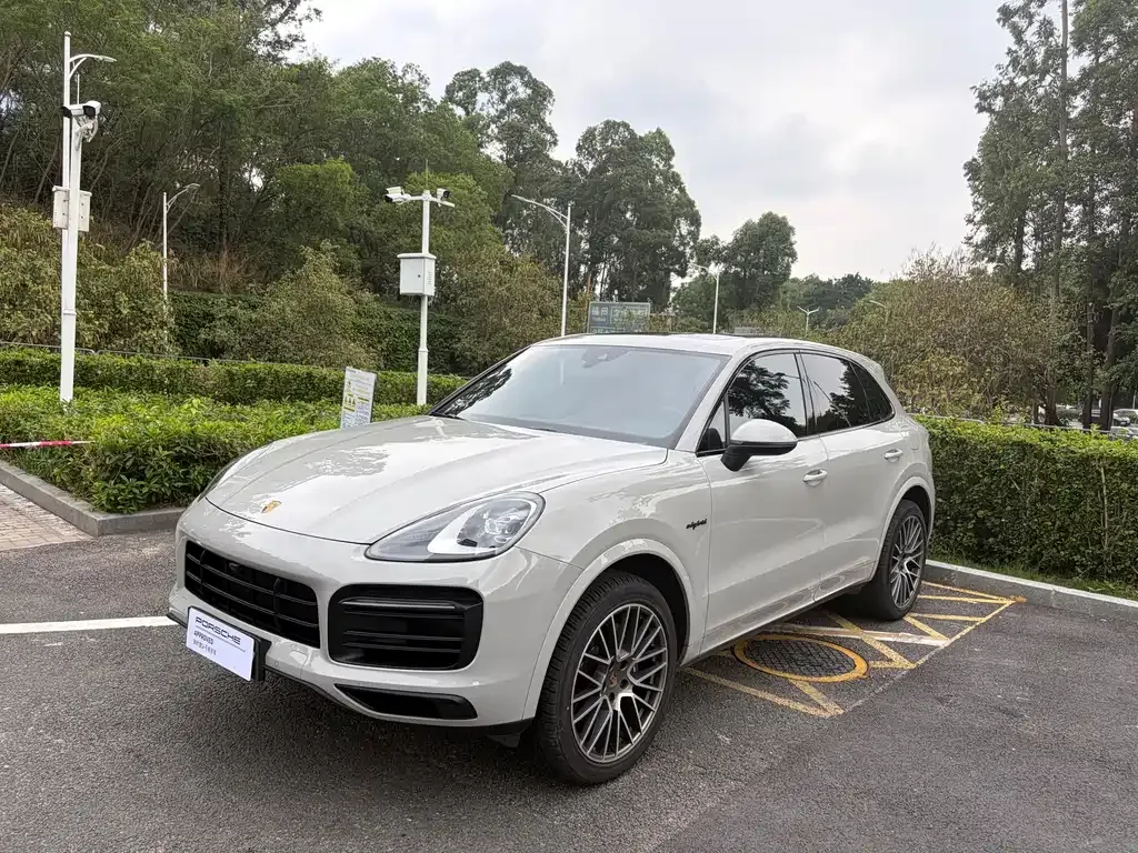 Porsche Cayenne Hybrid — фото 1