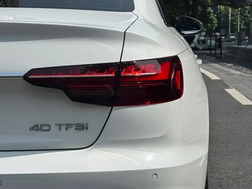 Audi A4L — фото 2