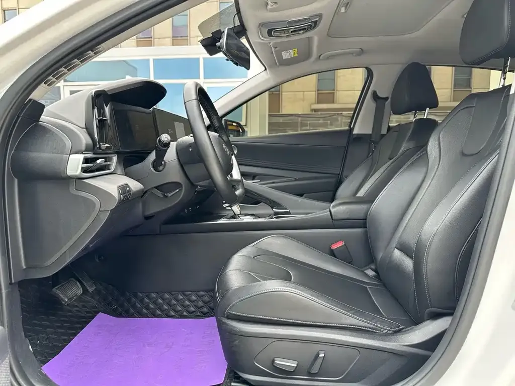 Hyundai Elantra — фото 3