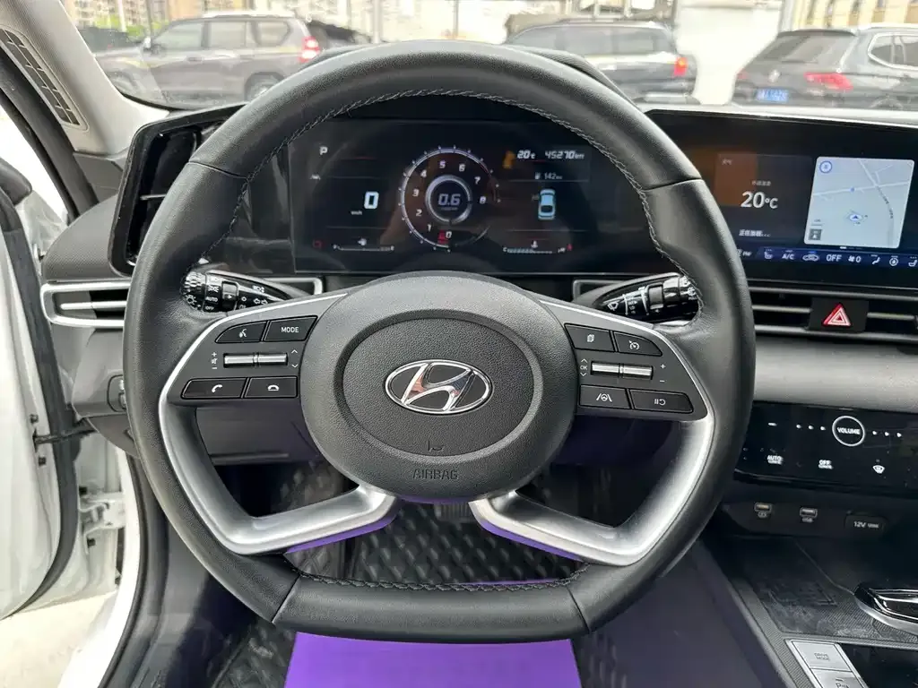 Hyundai Elantra — фото 7