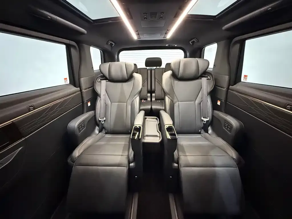 Toyota Alphard — фото 2