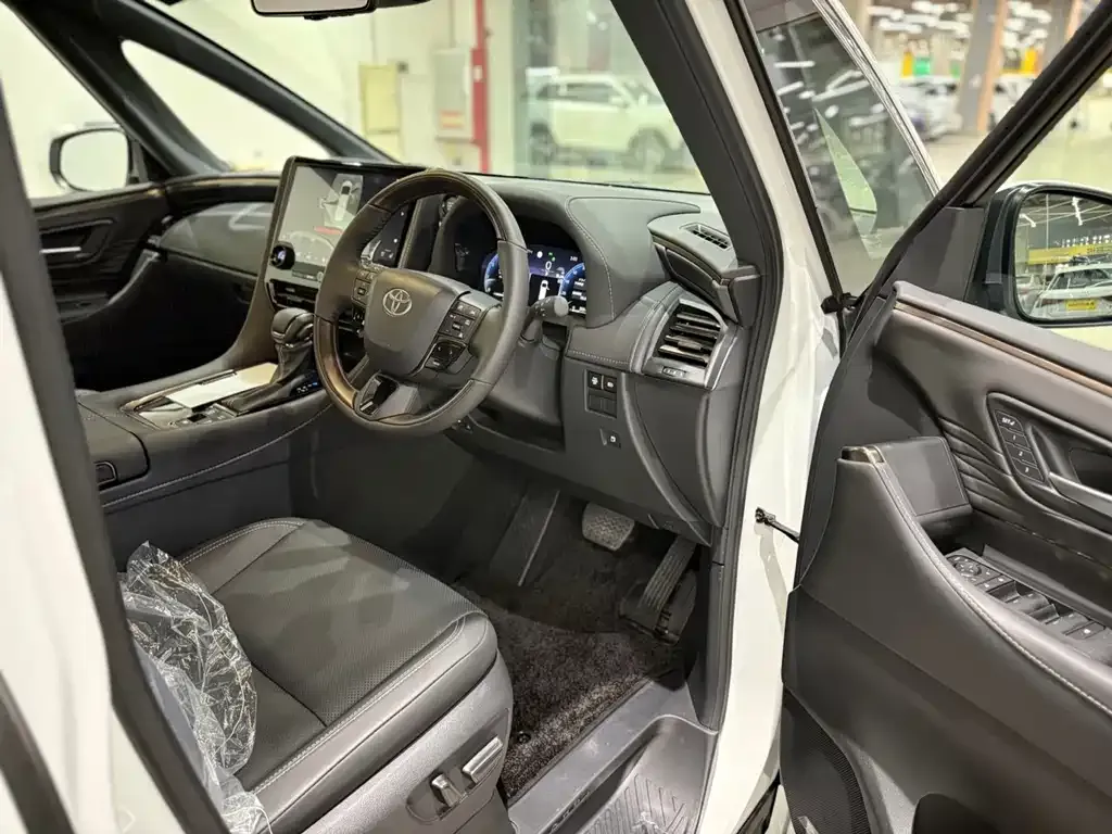 Toyota Alphard — фото 7