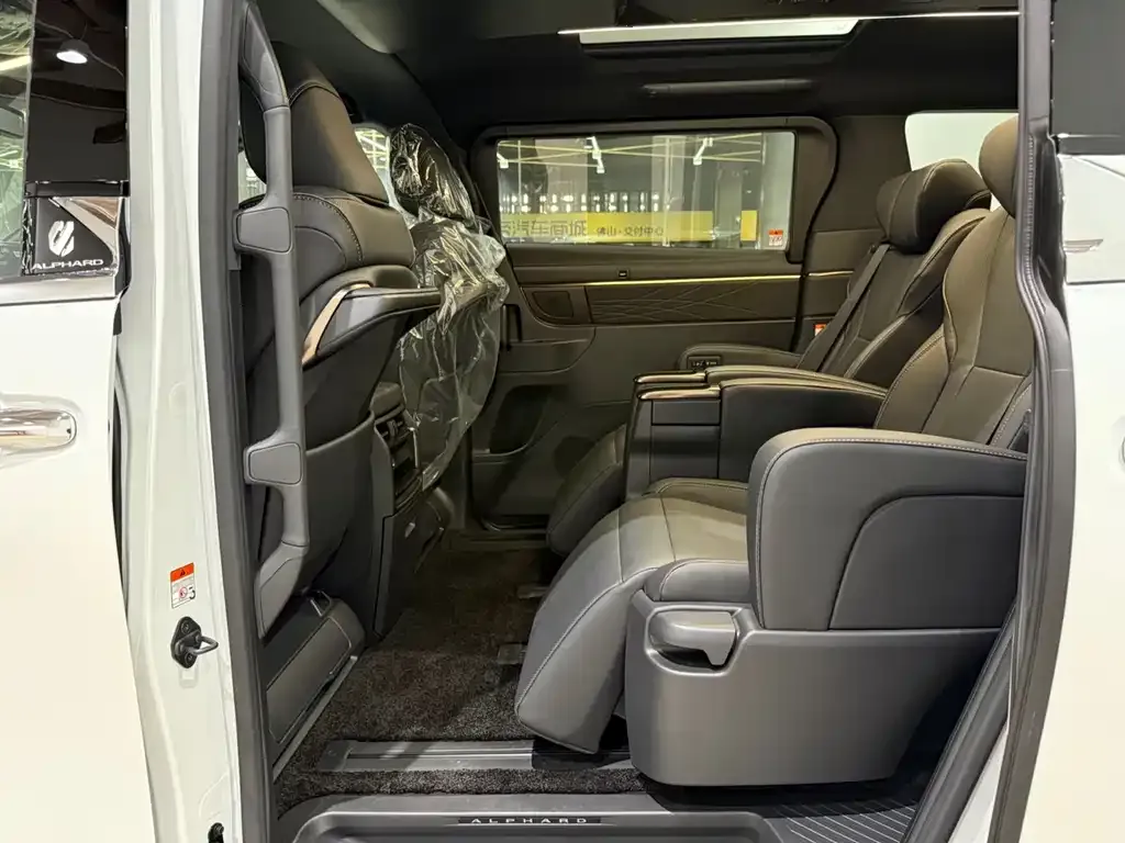Toyota Alphard — фото 5