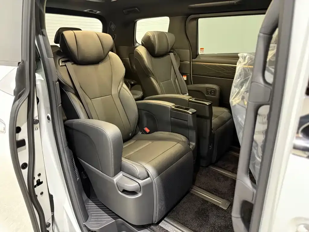 Toyota Alphard — фото 10