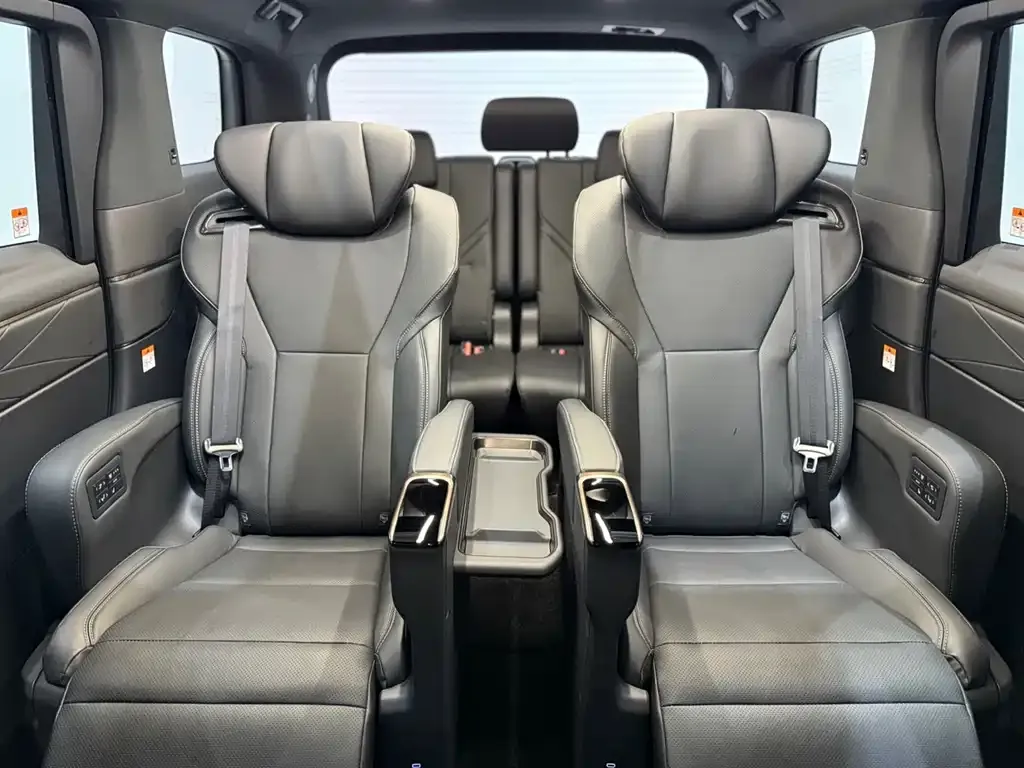 Toyota Alphard — фото 6