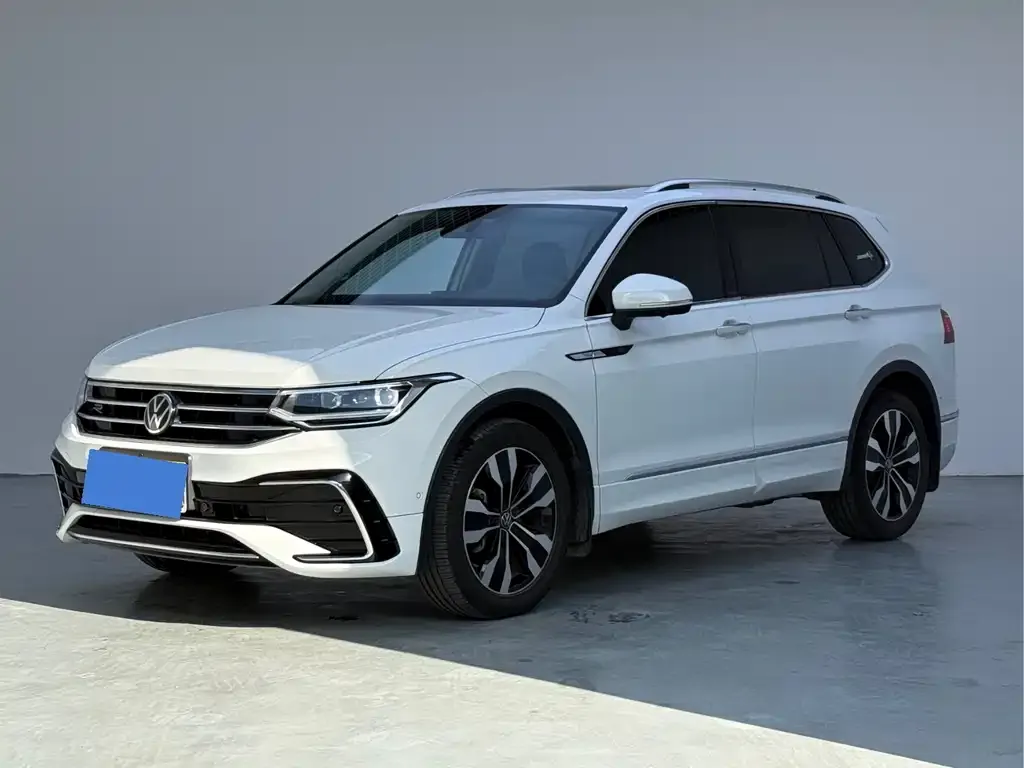 Volkswagen Tiguan L — фото 1