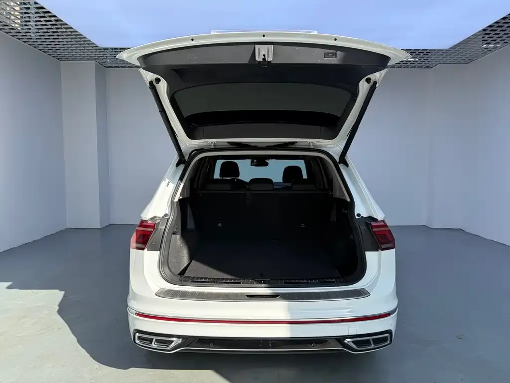 Volkswagen Tiguan L — фото 3