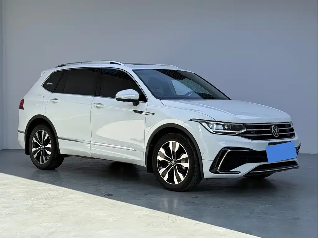 Volkswagen Tiguan L — фото 9
