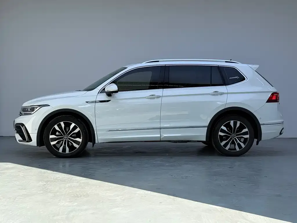 Volkswagen Tiguan L — фото 5