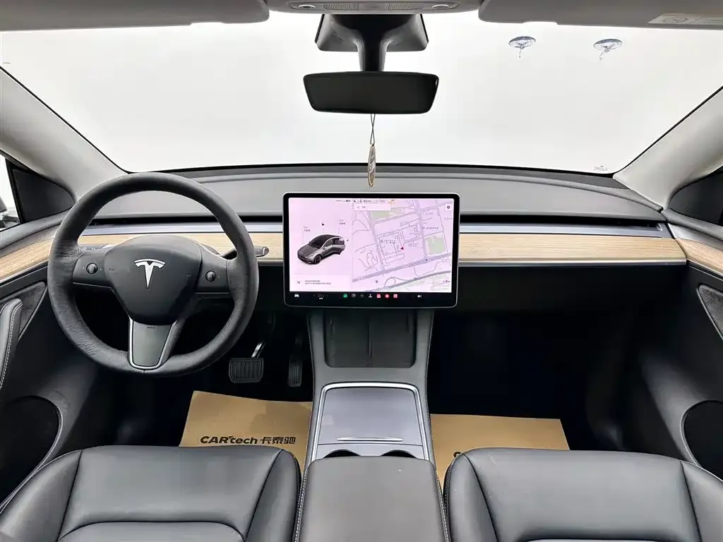 Tesla Model Y — фото 7